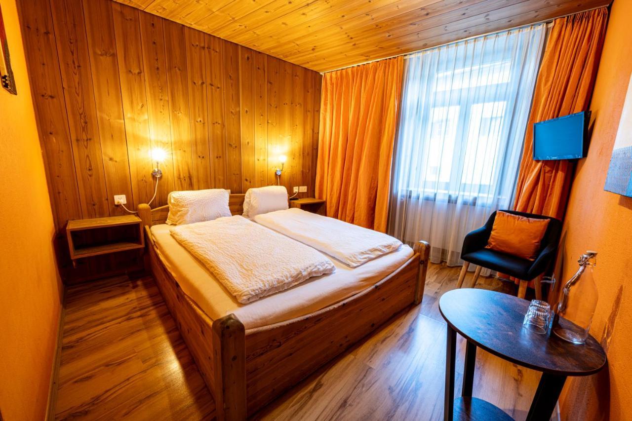 Curuna Hotel-Garni B&B Scuol Exterior photo